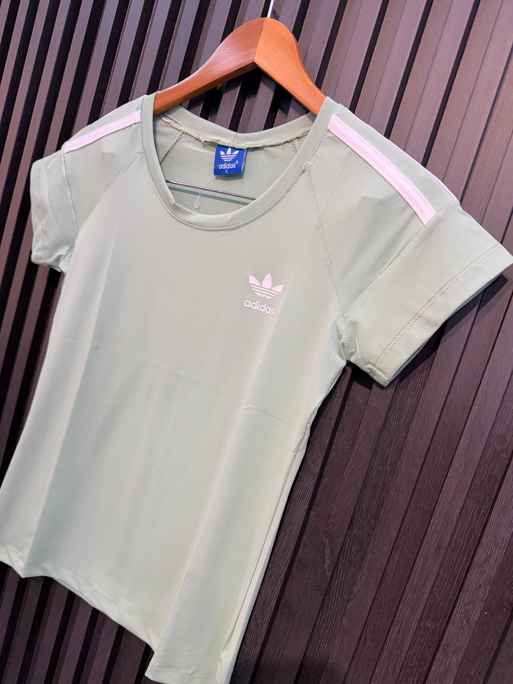 Camiseta Dri-Fit Adidas – Feminino