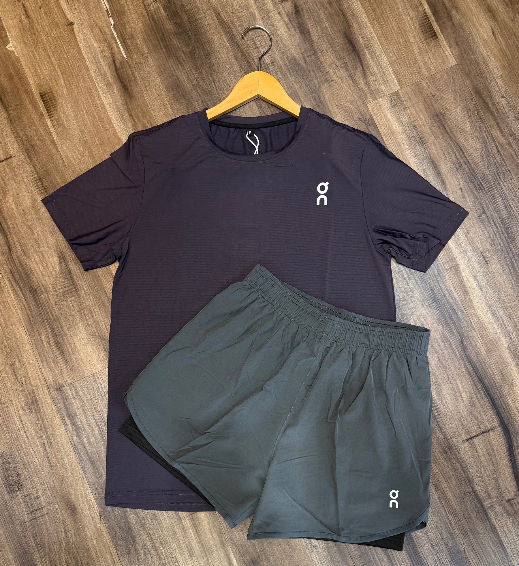 Conjunto ( ON ) camiseta, shorts compressão