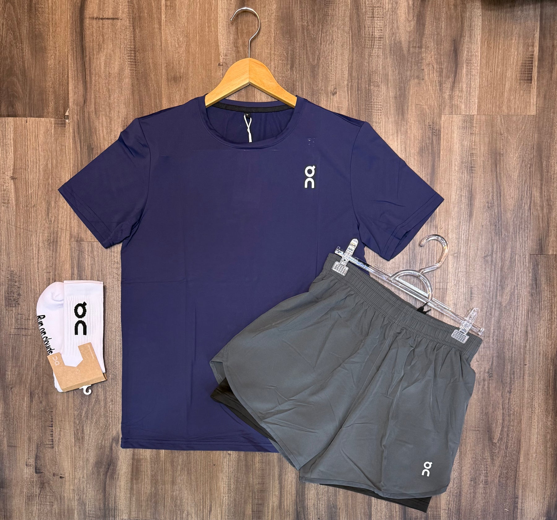 Conjunto ( ON ) camiseta, shorts e meia compressão