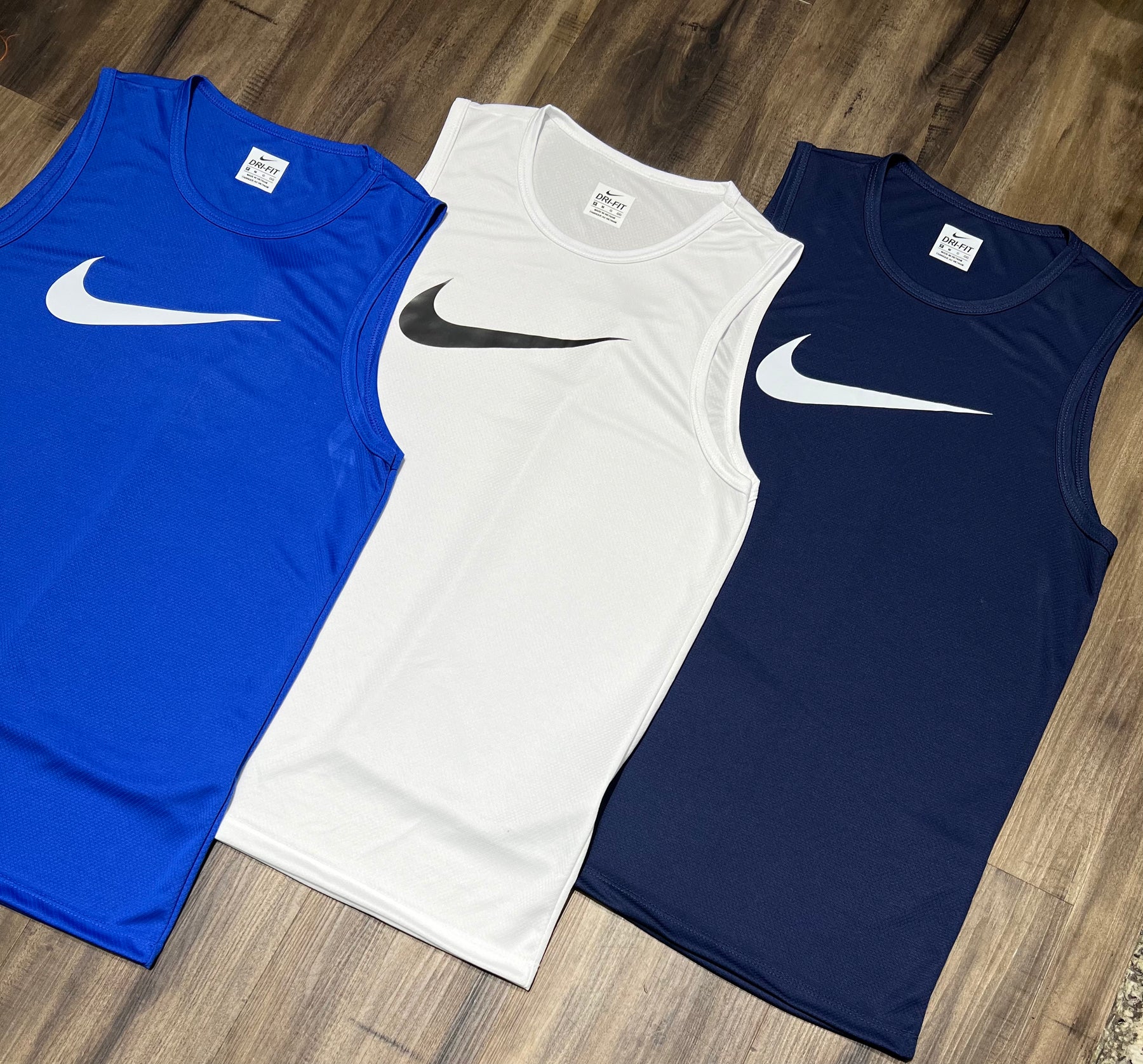 Kit com 3 regatas nike dri-fit
