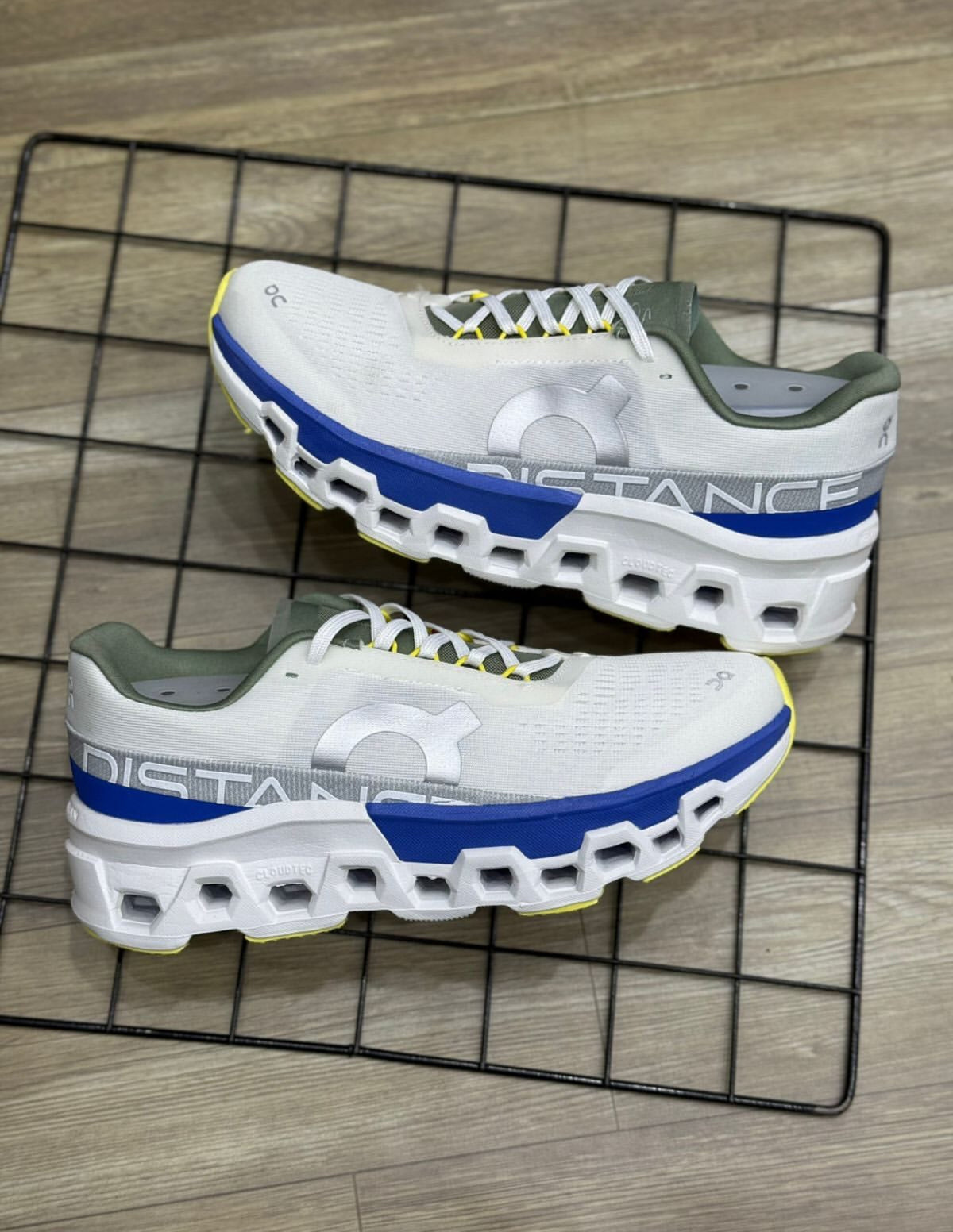 Tennis on running cloudmonster2 premium