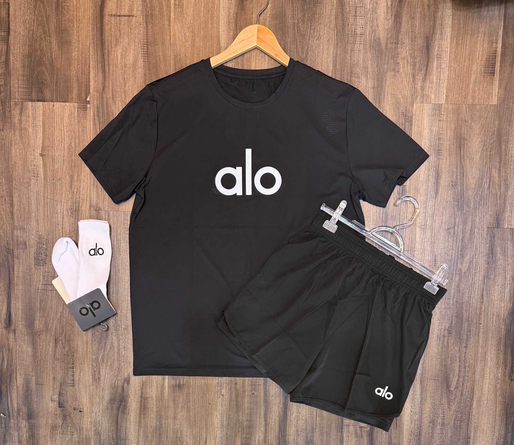 Conjunto ( ALO ) camiseta, shorts e meia compressão