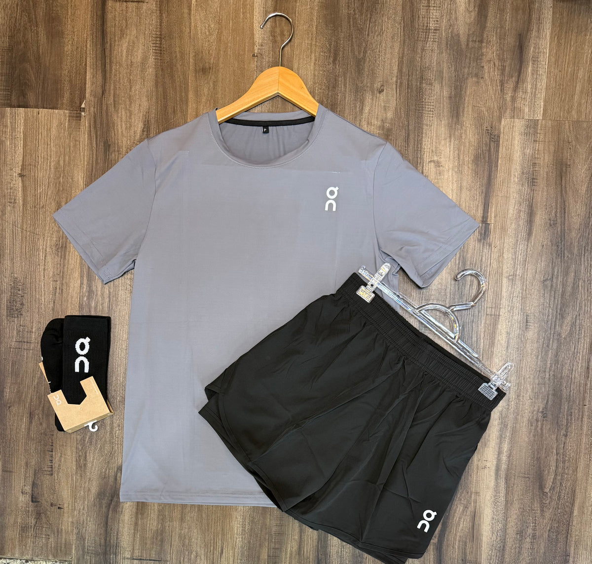 Conjunto ( ON ) camiseta, shorts e meia compressão