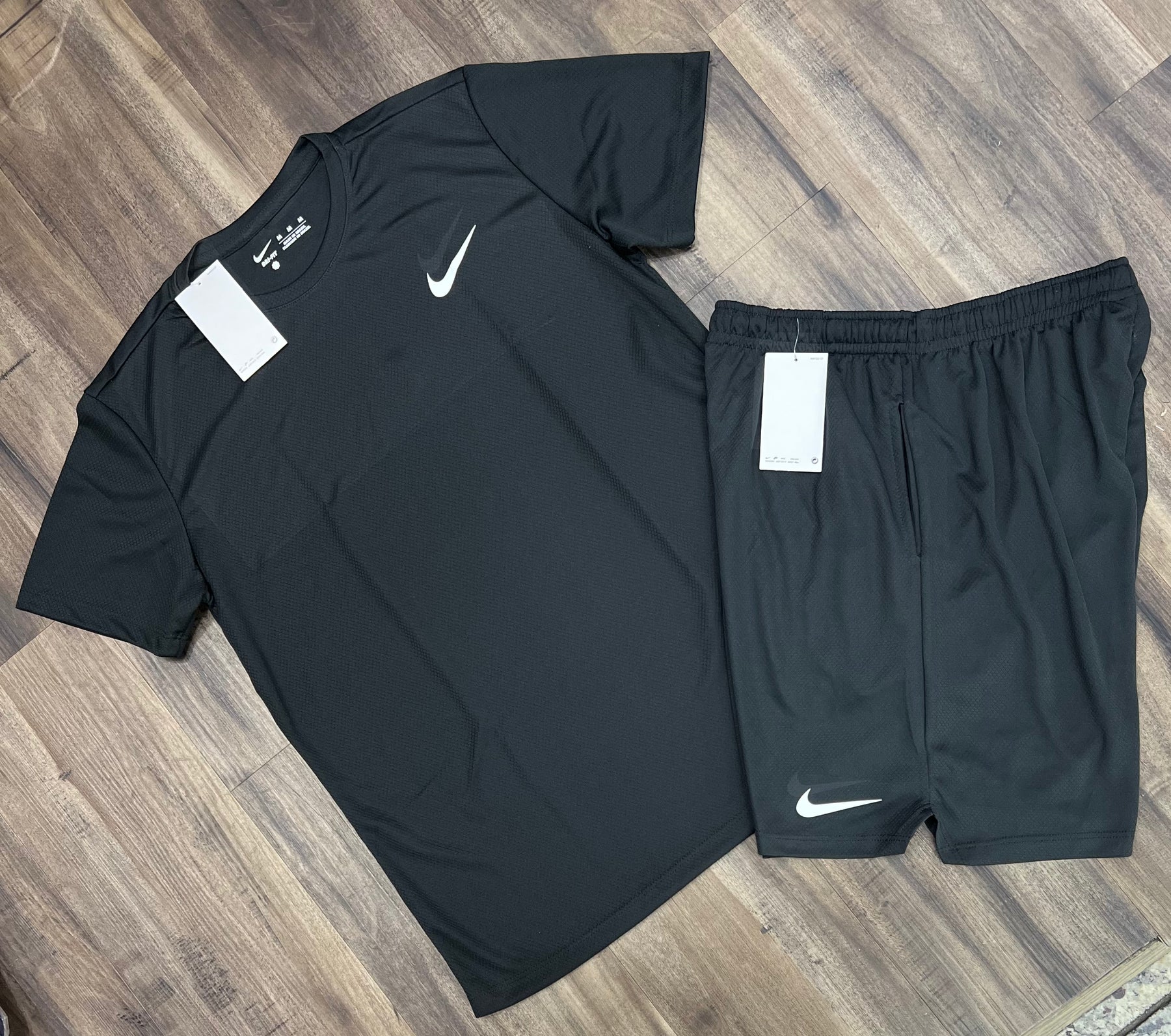 Conjunto Dri-Fit: Camiseta + Shorts - Nike