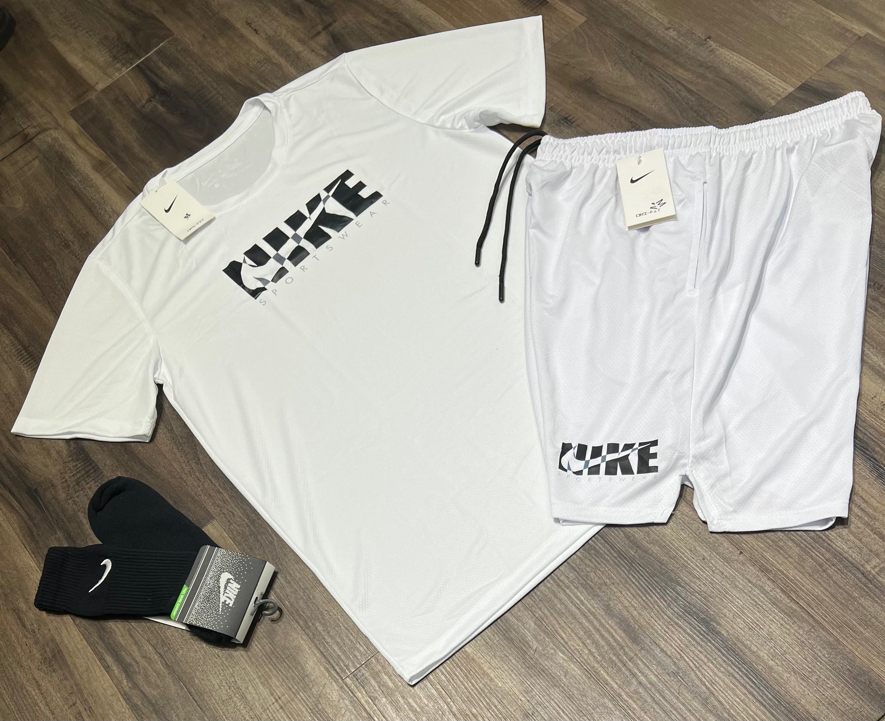 Oferta Kit nike camiseta shorts e meia