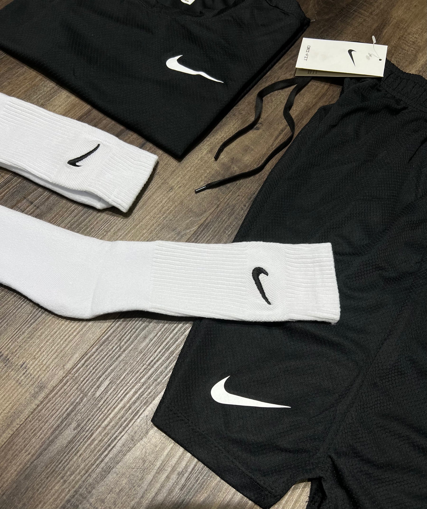 Oferta Kit nike camiseta shorts e meia