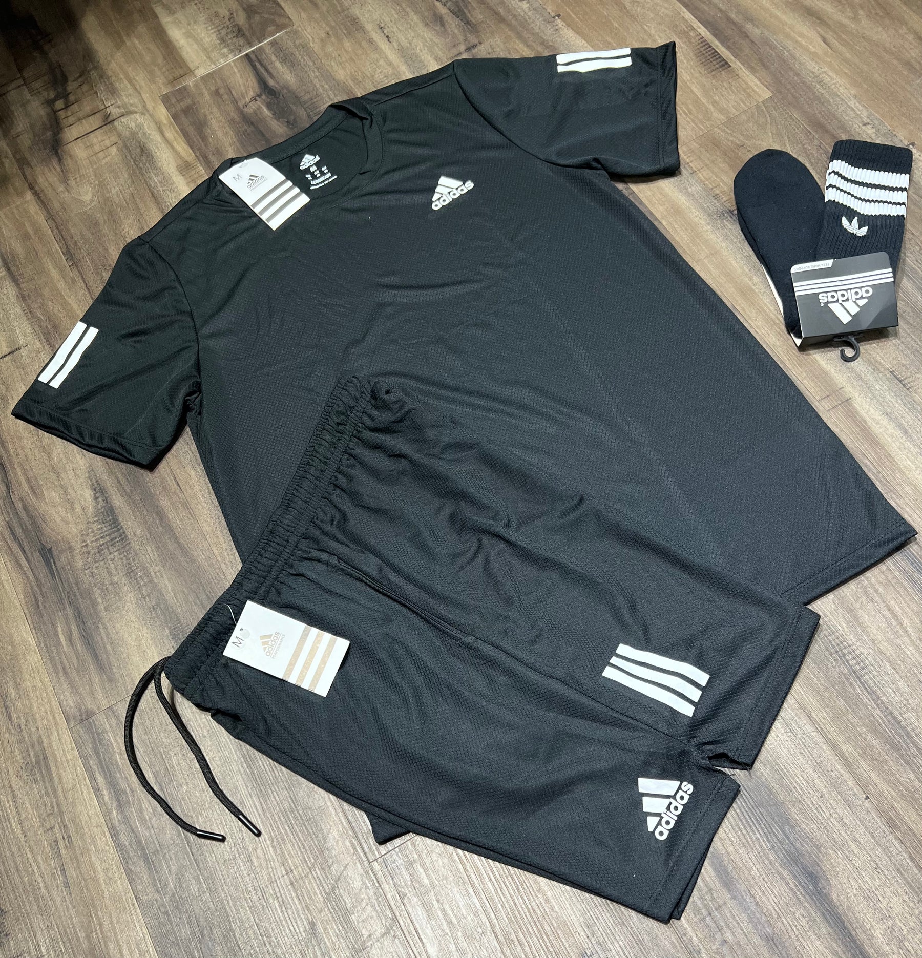 Oferta Kit adidas camiseta shorts e meia