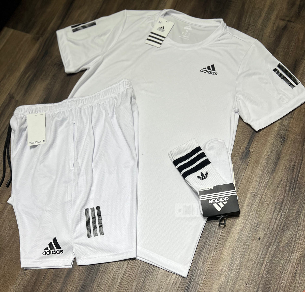Oferta Kit adidas camiseta shorts e meia
