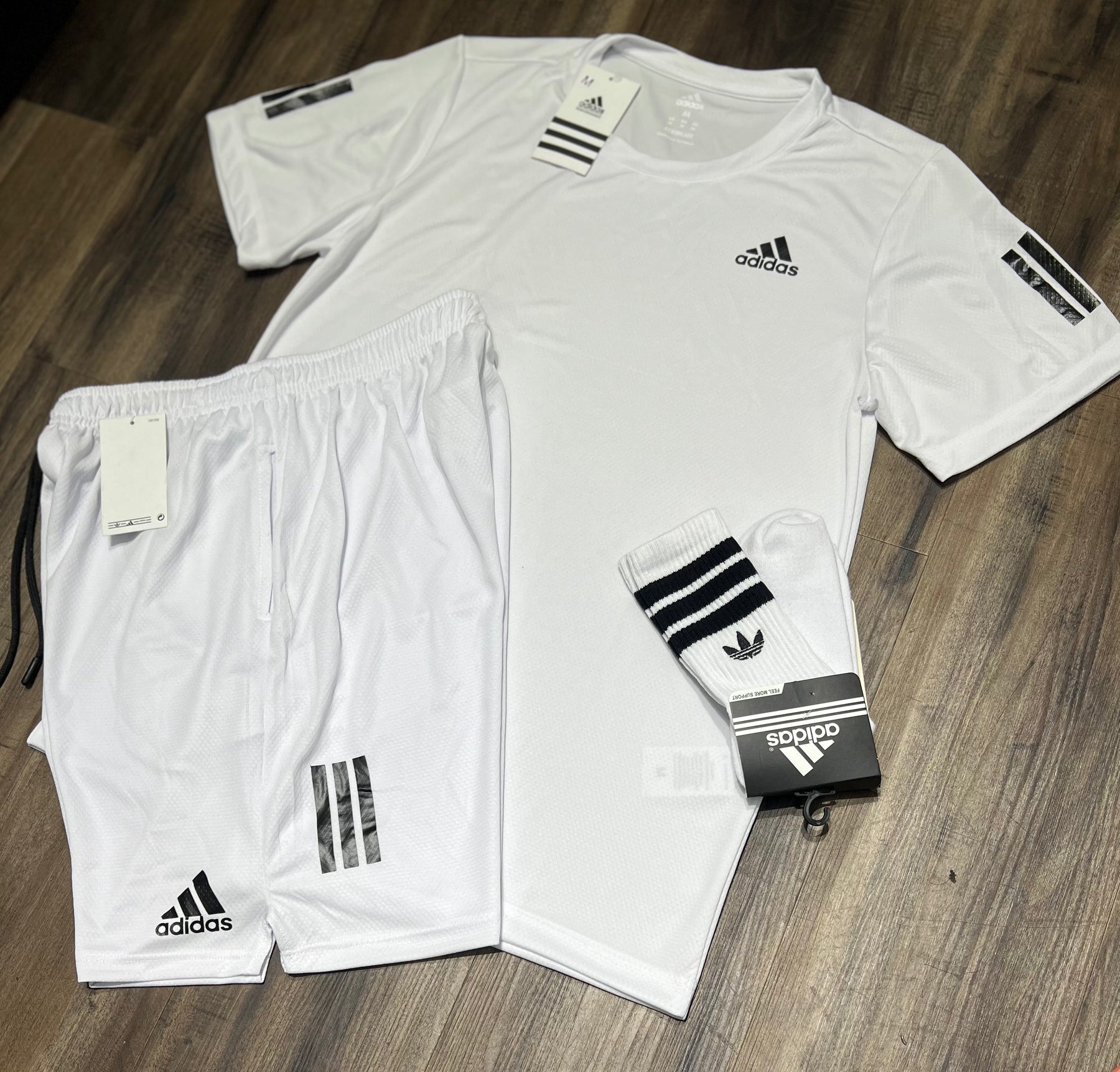Oferta Kit adidas camiseta shorts e meia