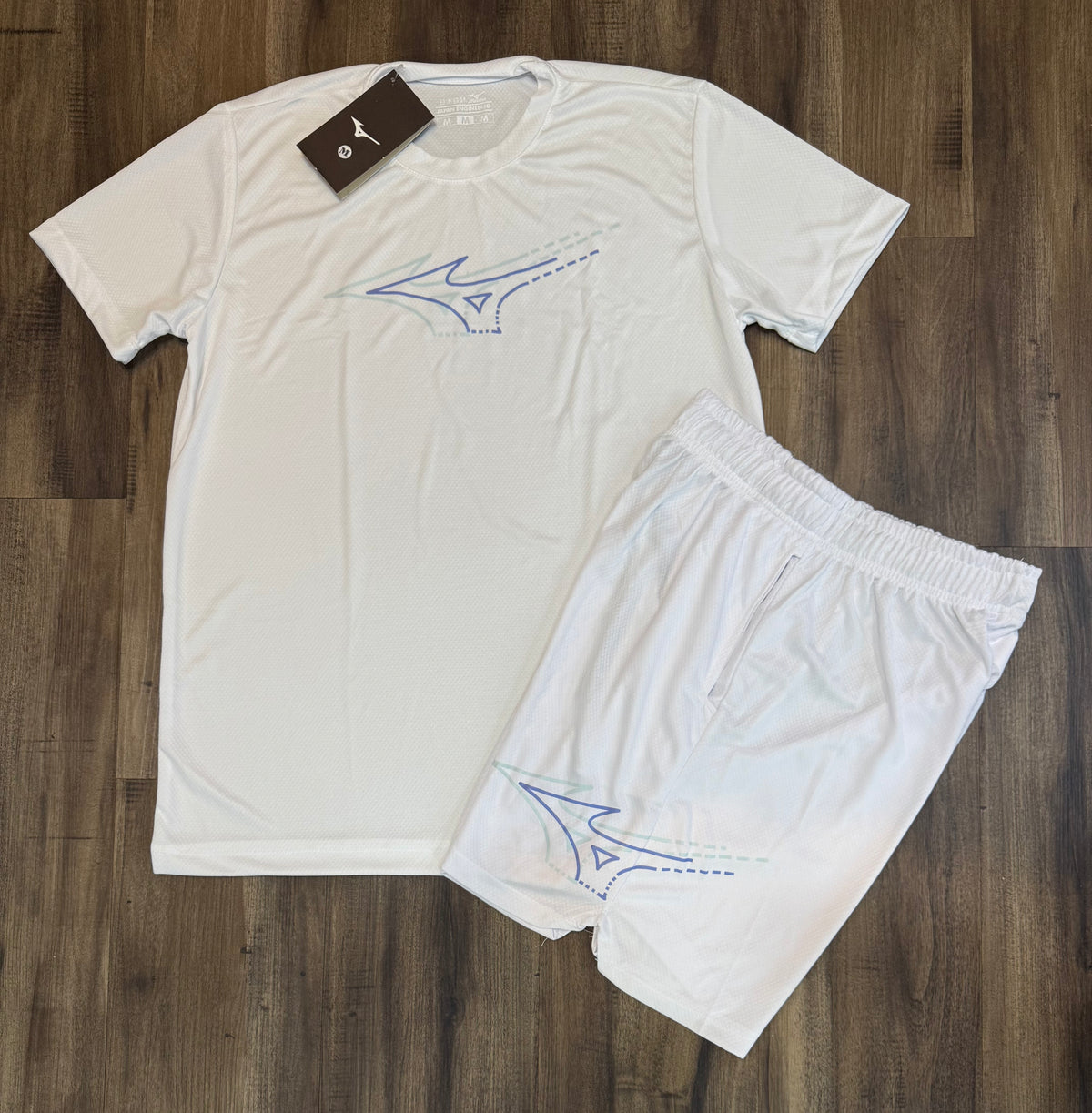 Conjunto camiseta e shorts Mizuno