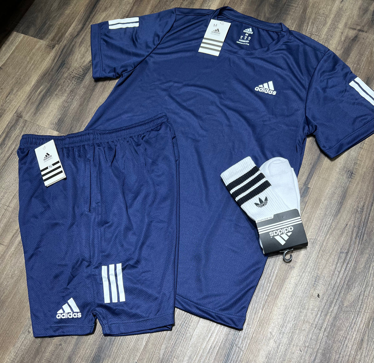 Oferta Kit adidas camiseta shorts e meia