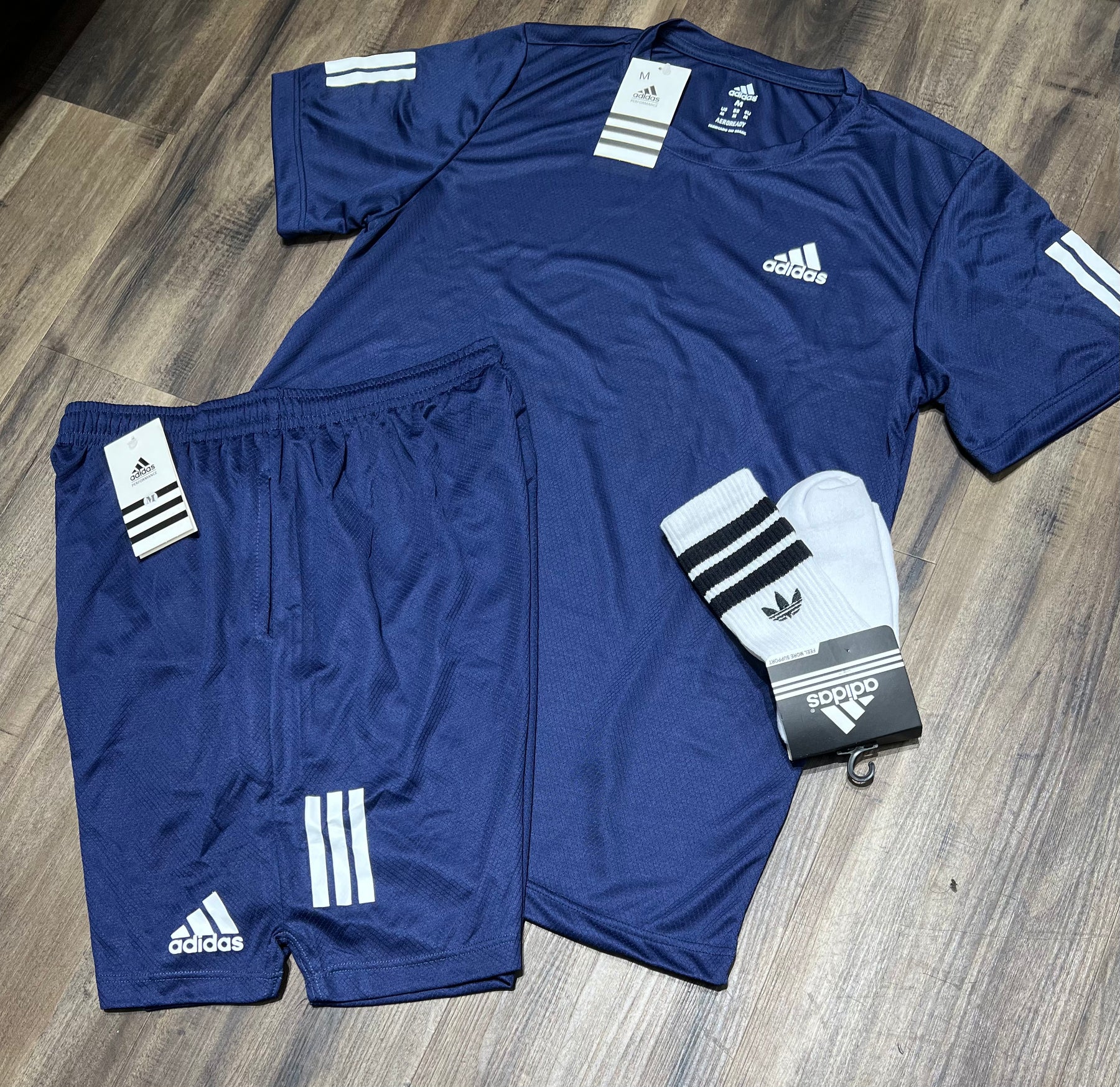 Oferta Kit adidas camiseta shorts e meia