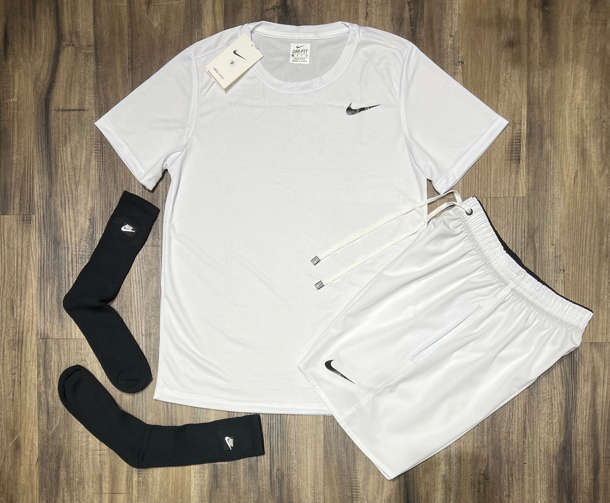 Oferta Kit nike camiseta shorts e meia