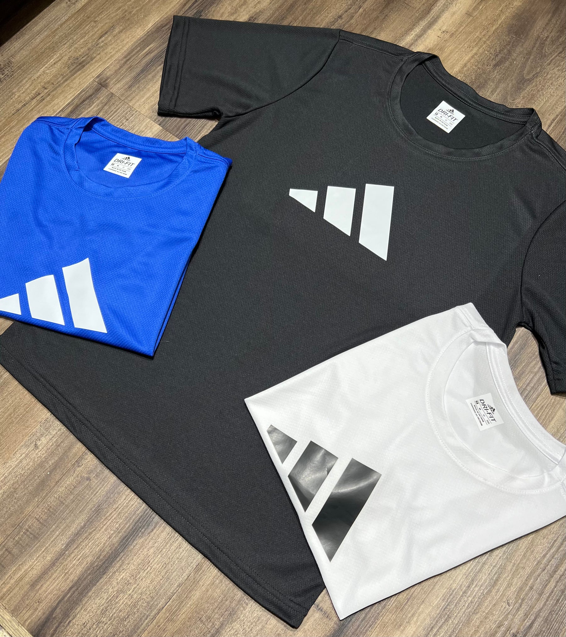 Kit com 3 camisetas adidas dri-fit
