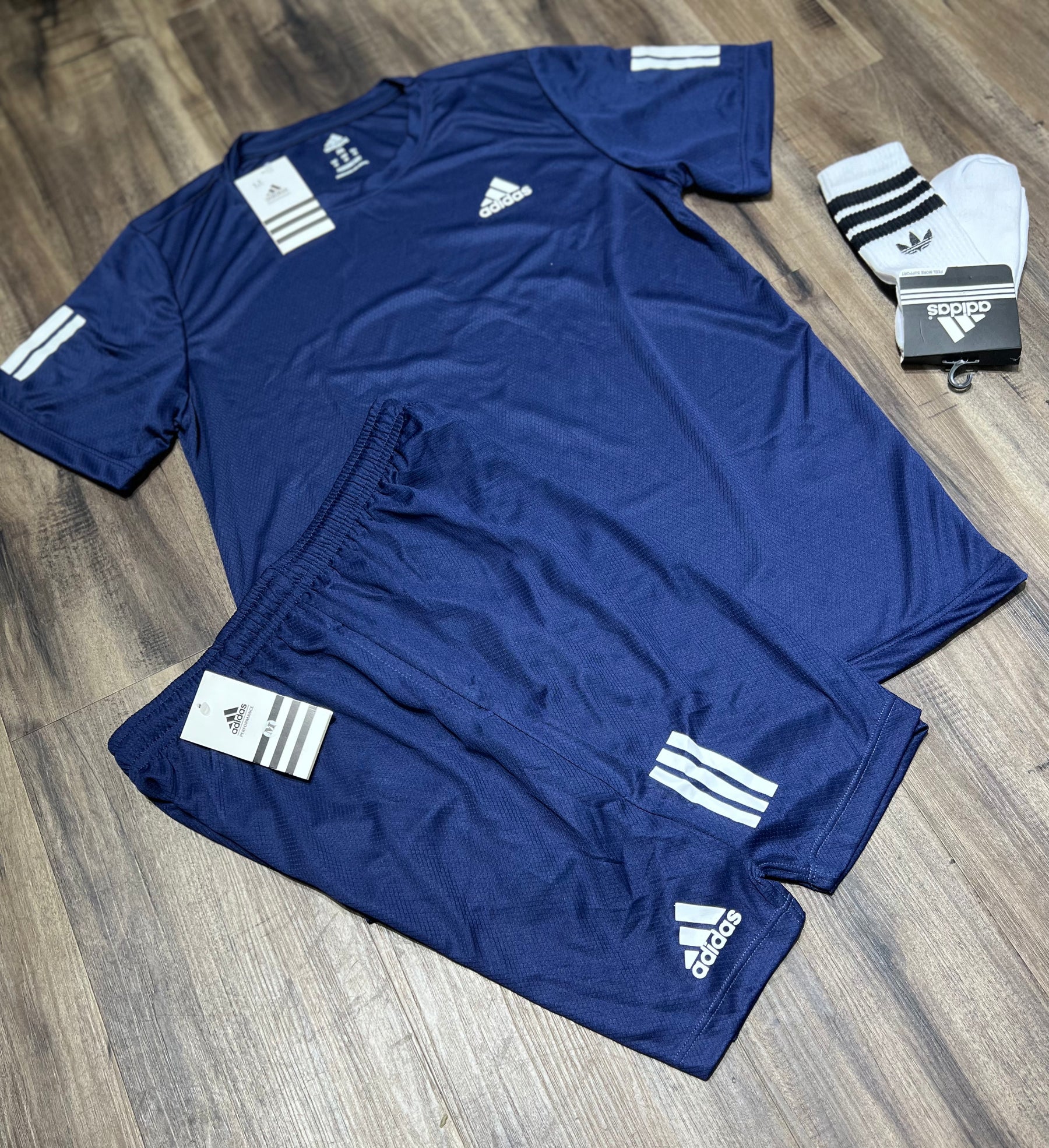 Oferta Kit adidas camiseta shorts e meia