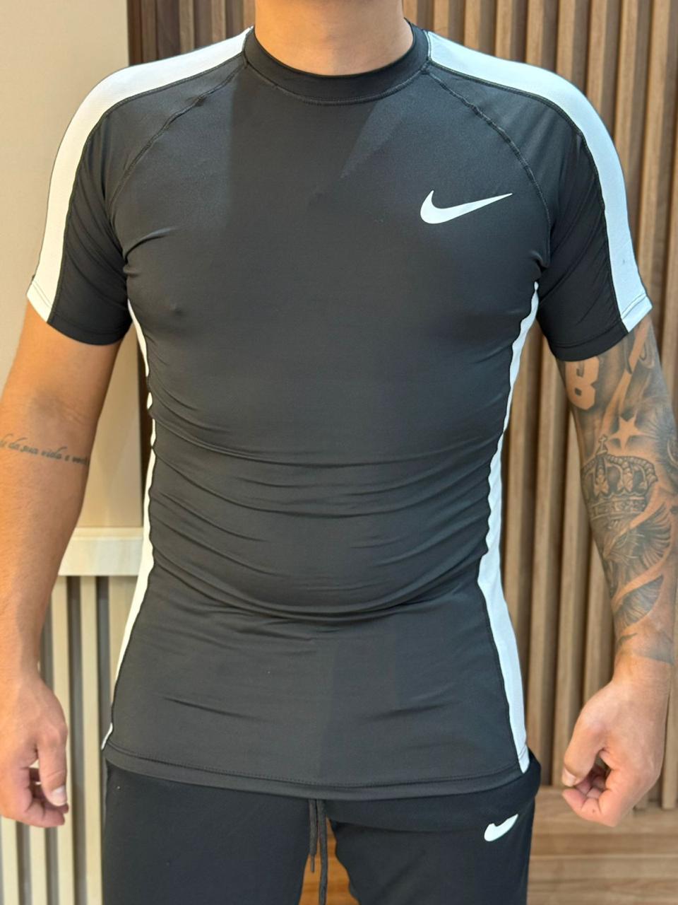 Camiseta Térmica Nike Lançamento Compressão