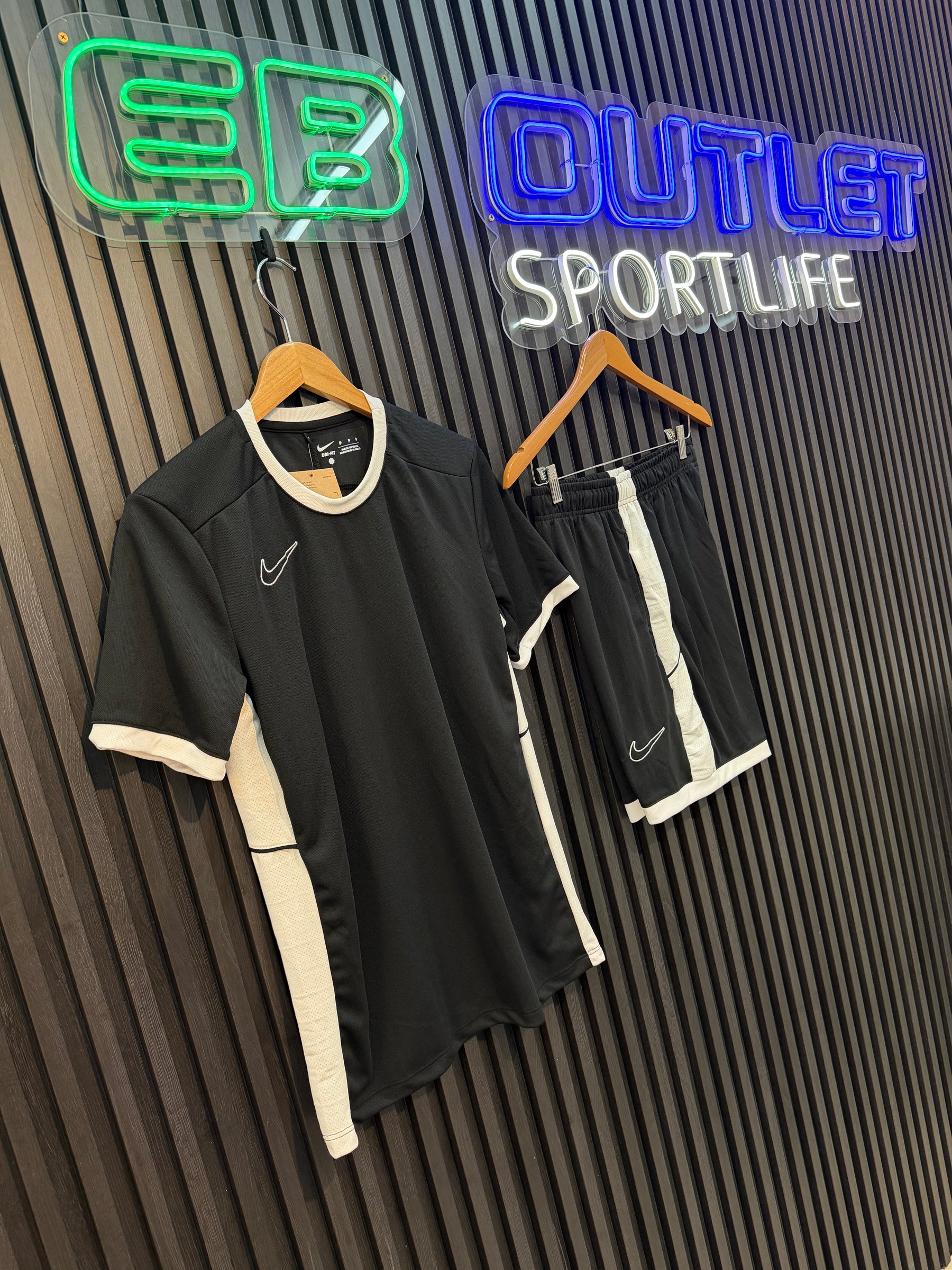 Conjunto Drifit: Camiseta + Shorts - Nike Academy 2026