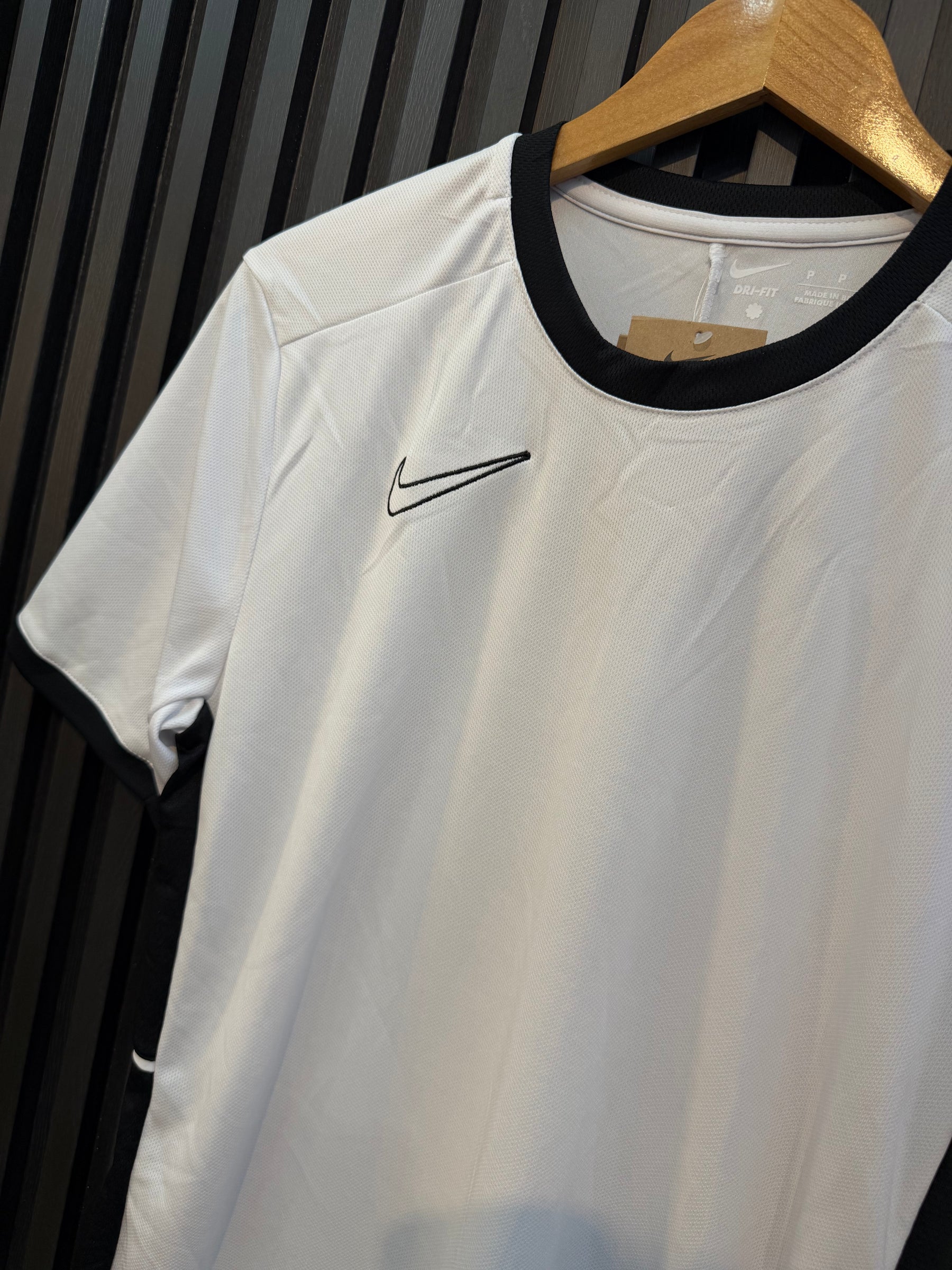 Conjunto Drifit: Camiseta + Shorts - Nike Academy 2026