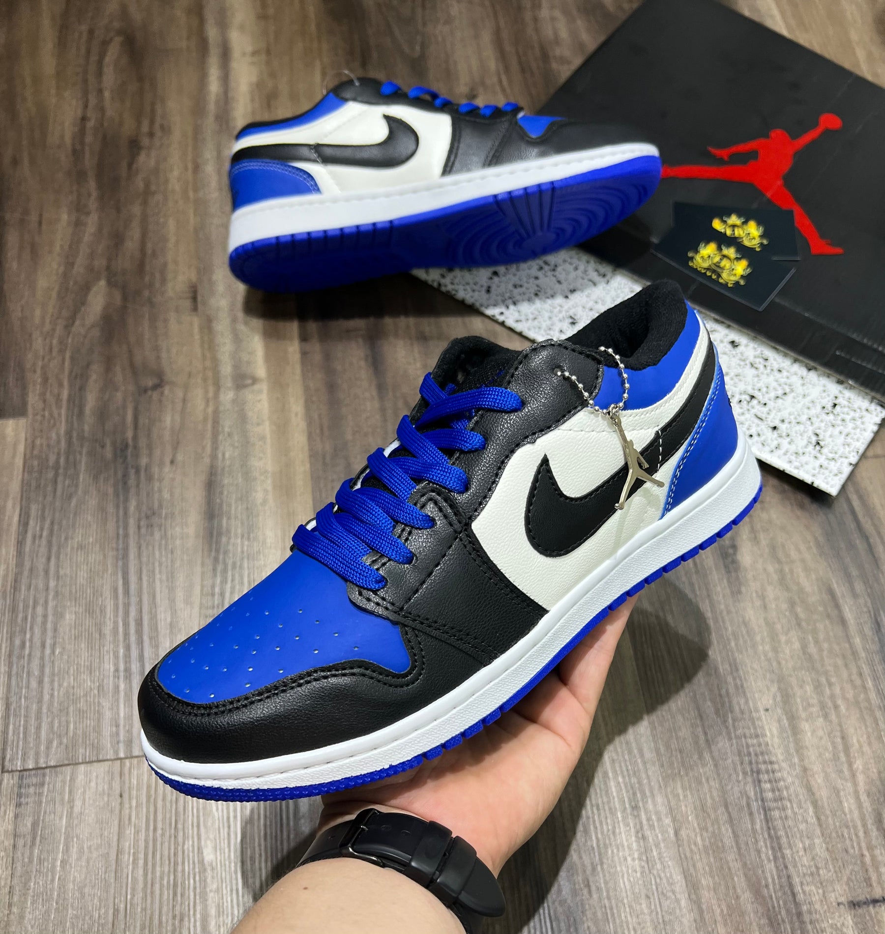Jordan 1 Low Preto Lançamento + relógio de Brinde
