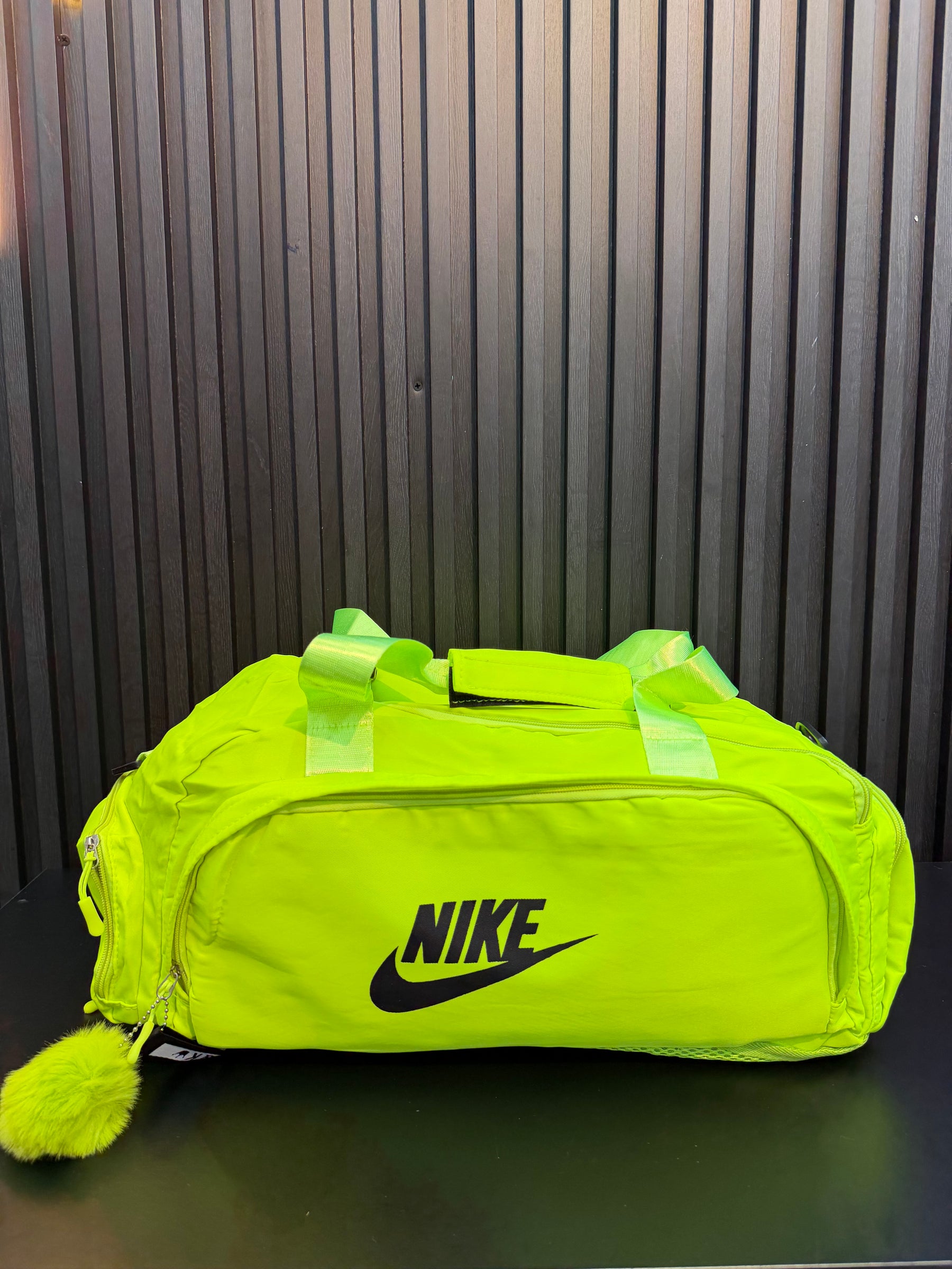 Bolsa Esportiva Nike Duffle - Verde Neon