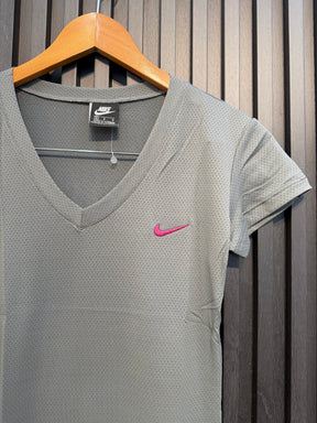 Camiseta Dri-Fit Nike – Feminino