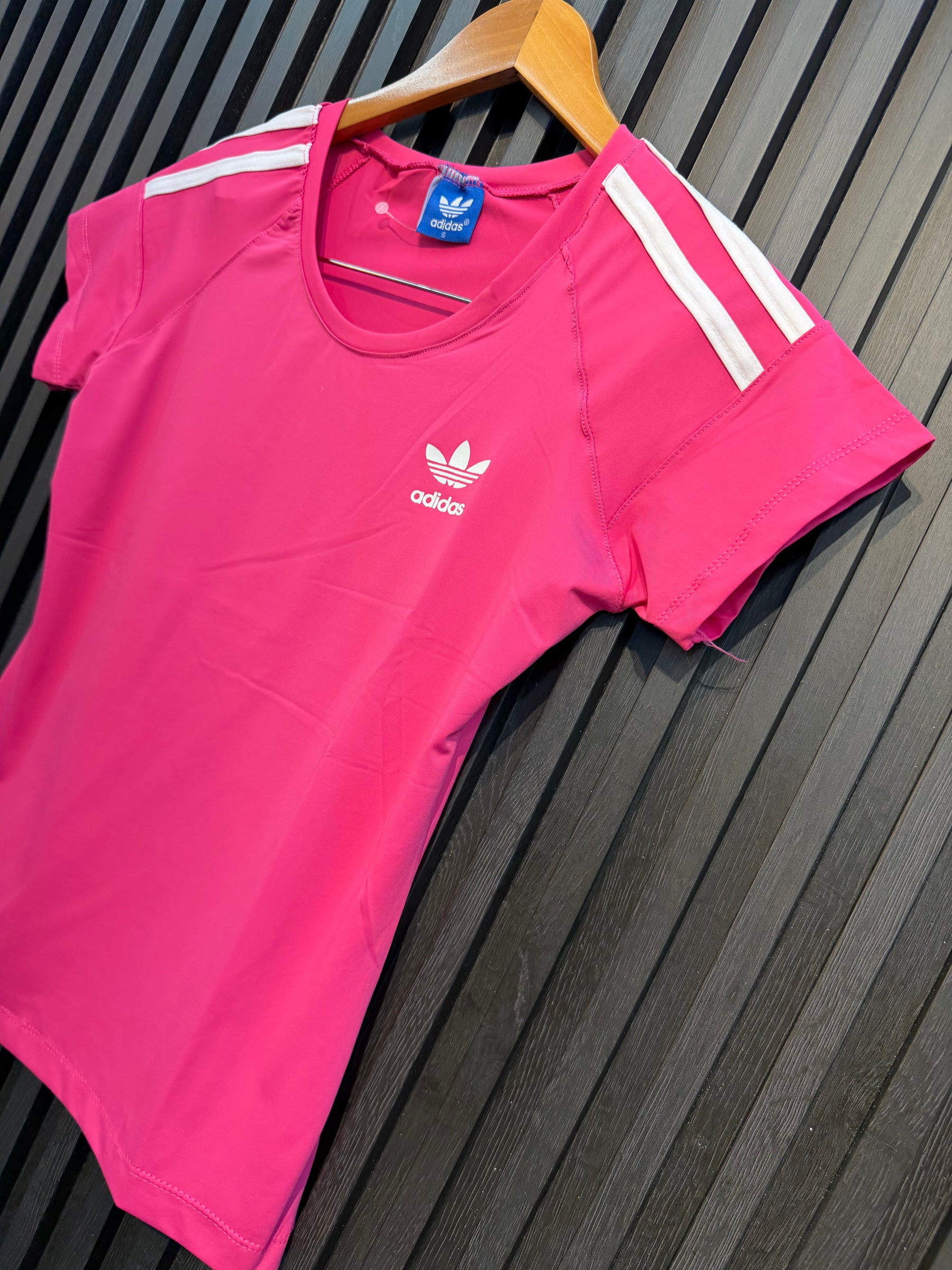 Camiseta Dri-Fit Adidas – Feminino