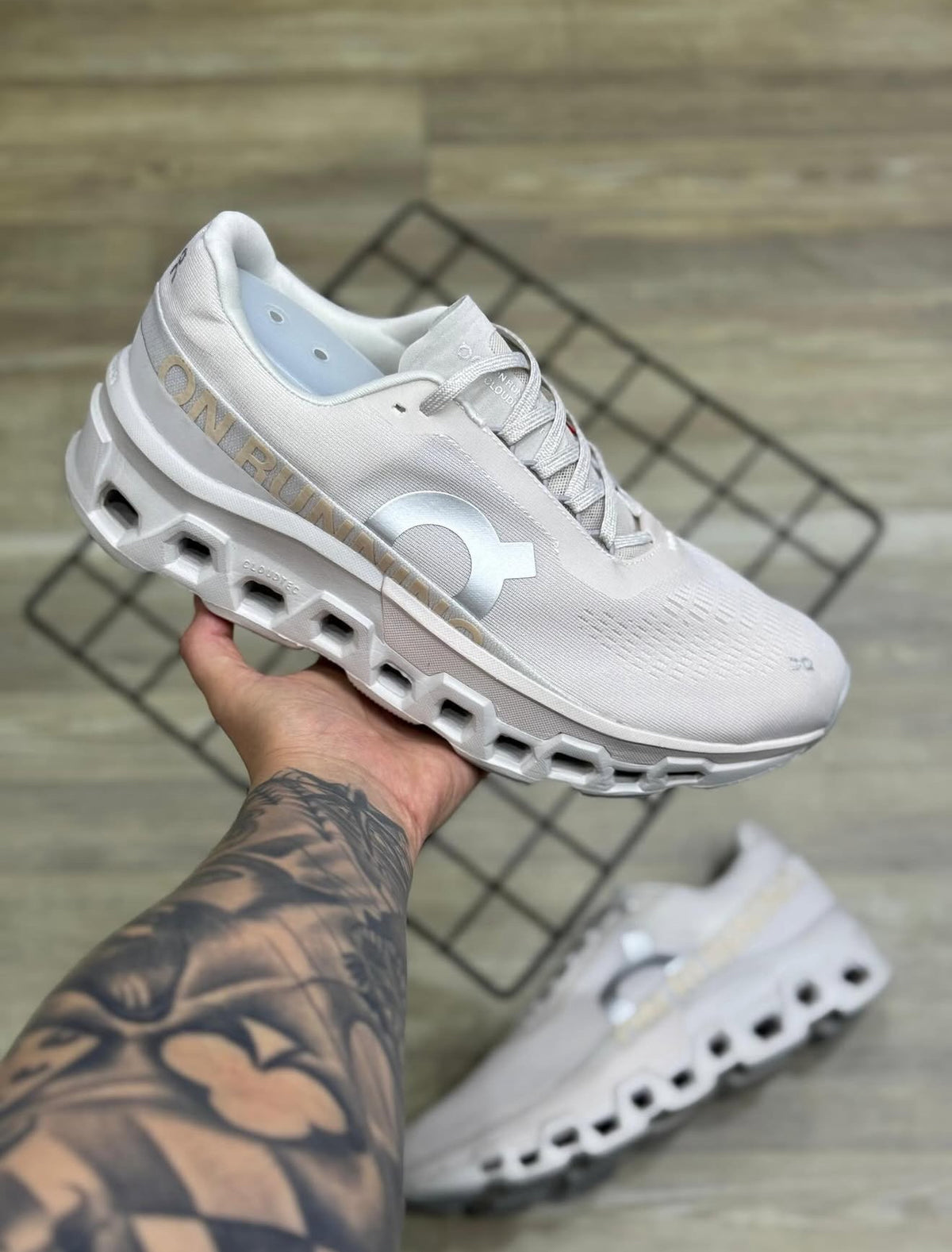 Tennis on running cloudmonster2 premium