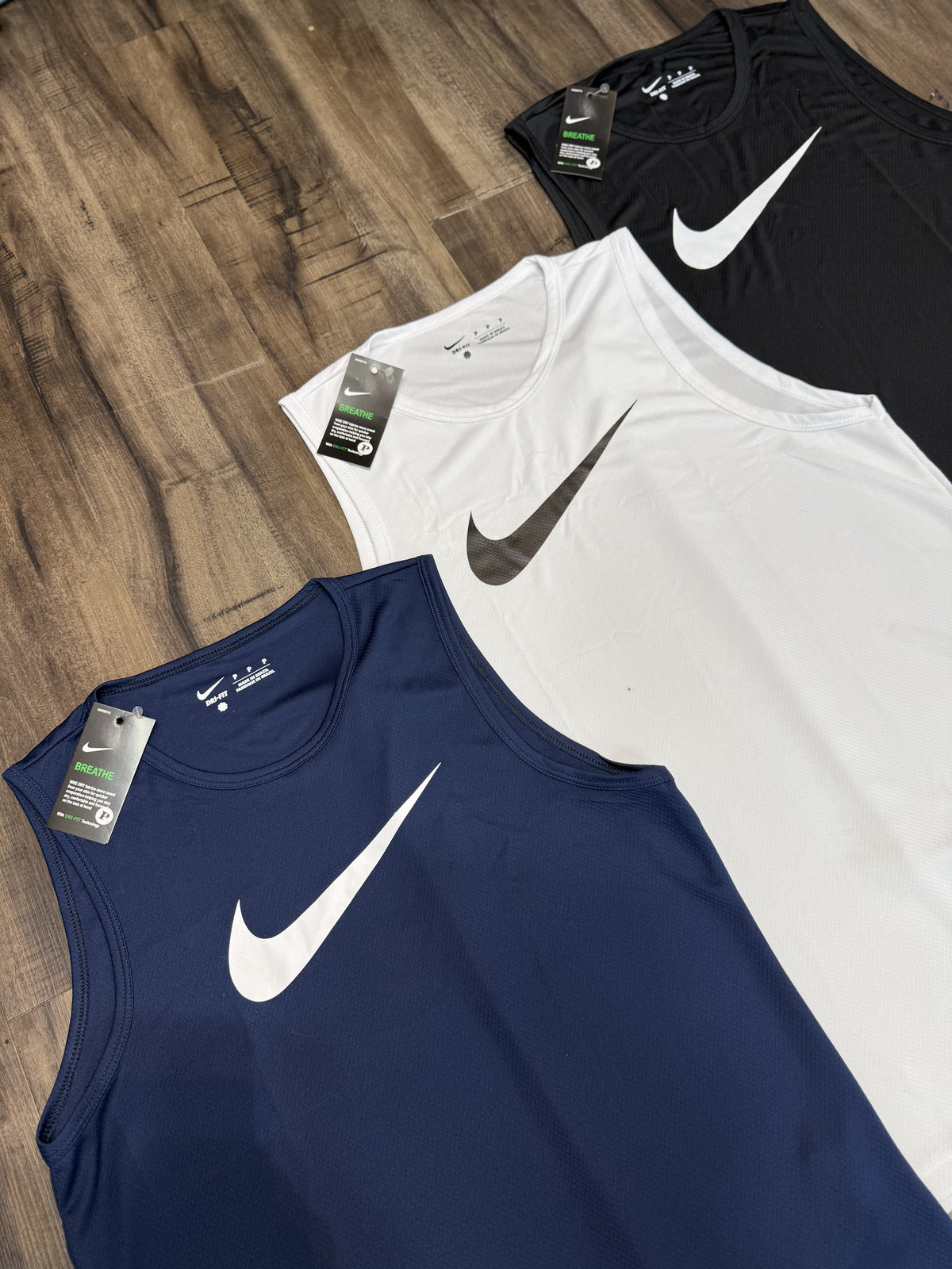 Kit com 3 regatas nike dri-fit