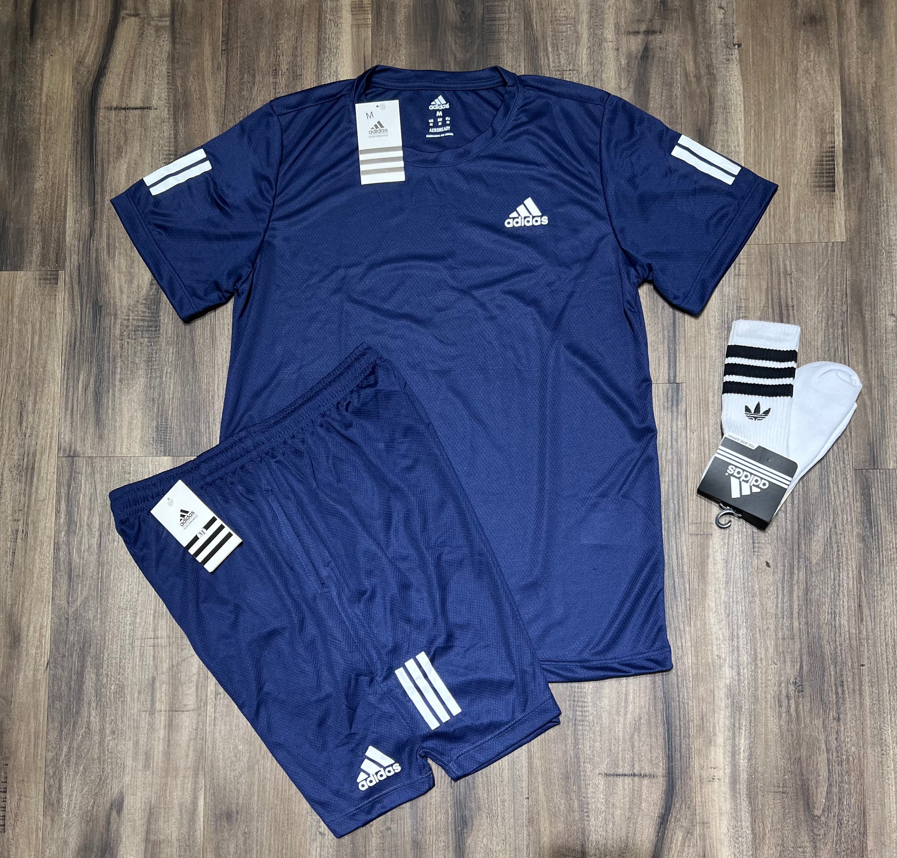 Oferta Kit adidas camiseta shorts e meia