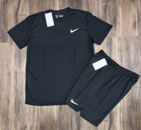 Conjunto Dri-Fit: Camiseta + Shorts - Nike