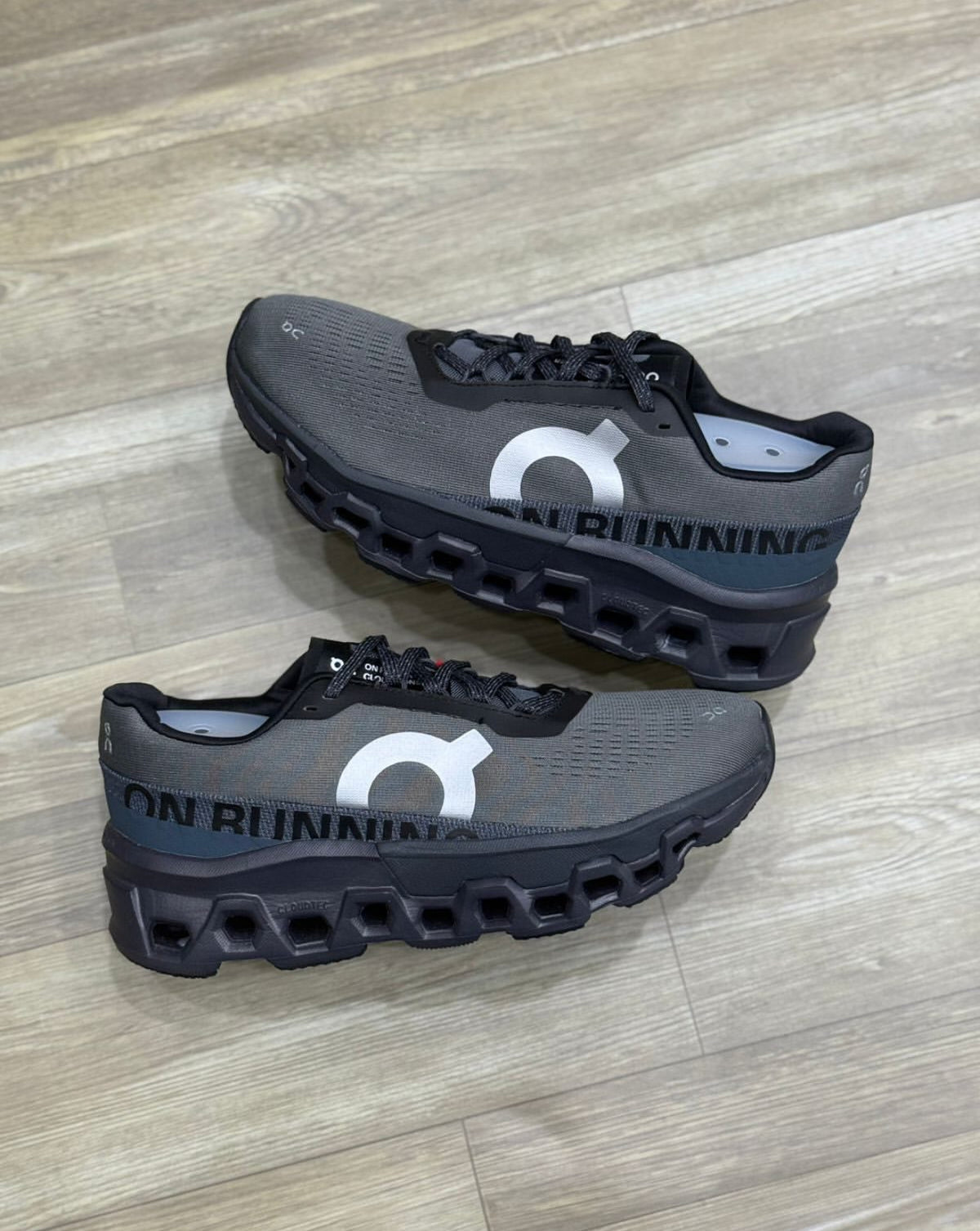 Tennis on running cloudmonster2 premium