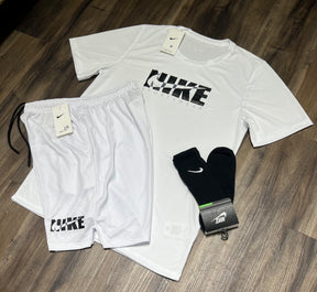 Oferta Kit nike camiseta shorts e meia
