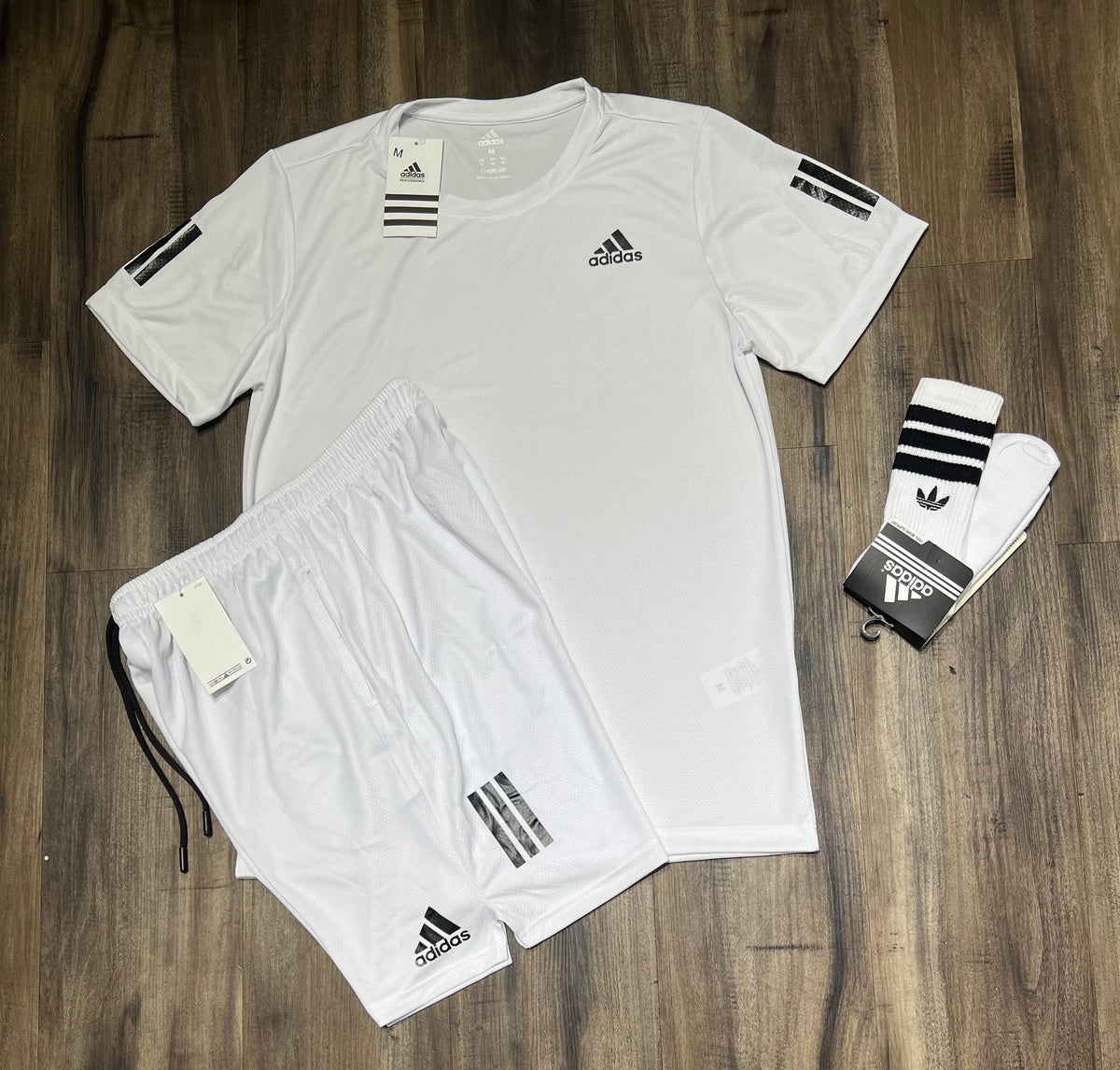 Oferta Kit adidas camiseta shorts e meia