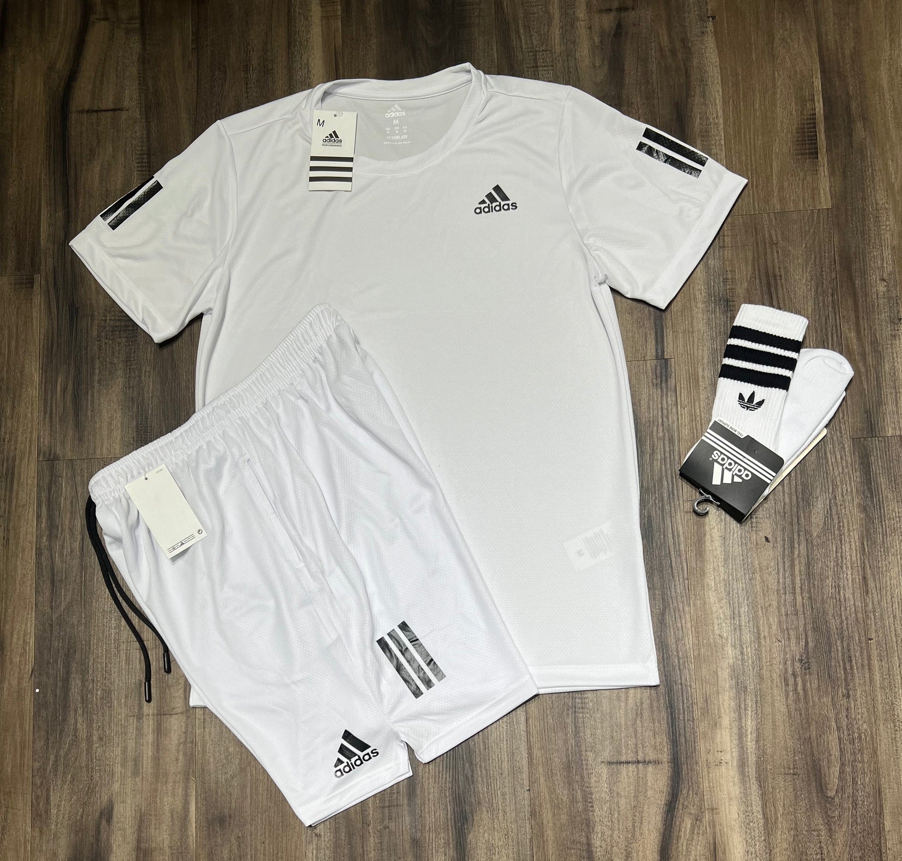 Oferta Kit adidas camiseta shorts e meia