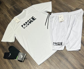 Oferta Kit nike camiseta shorts e meia