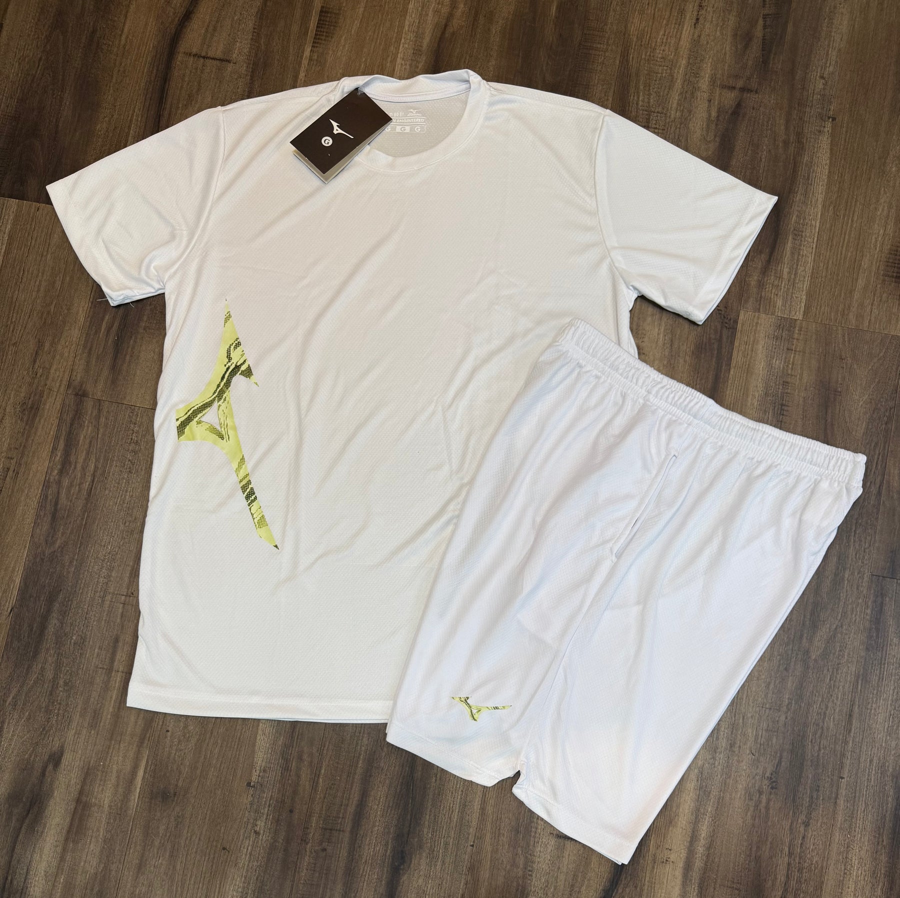 Conjunto camiseta e shorts Mizuno