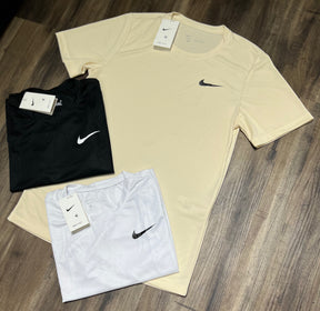 Kit com 3 camisetas Nike dri-fit
