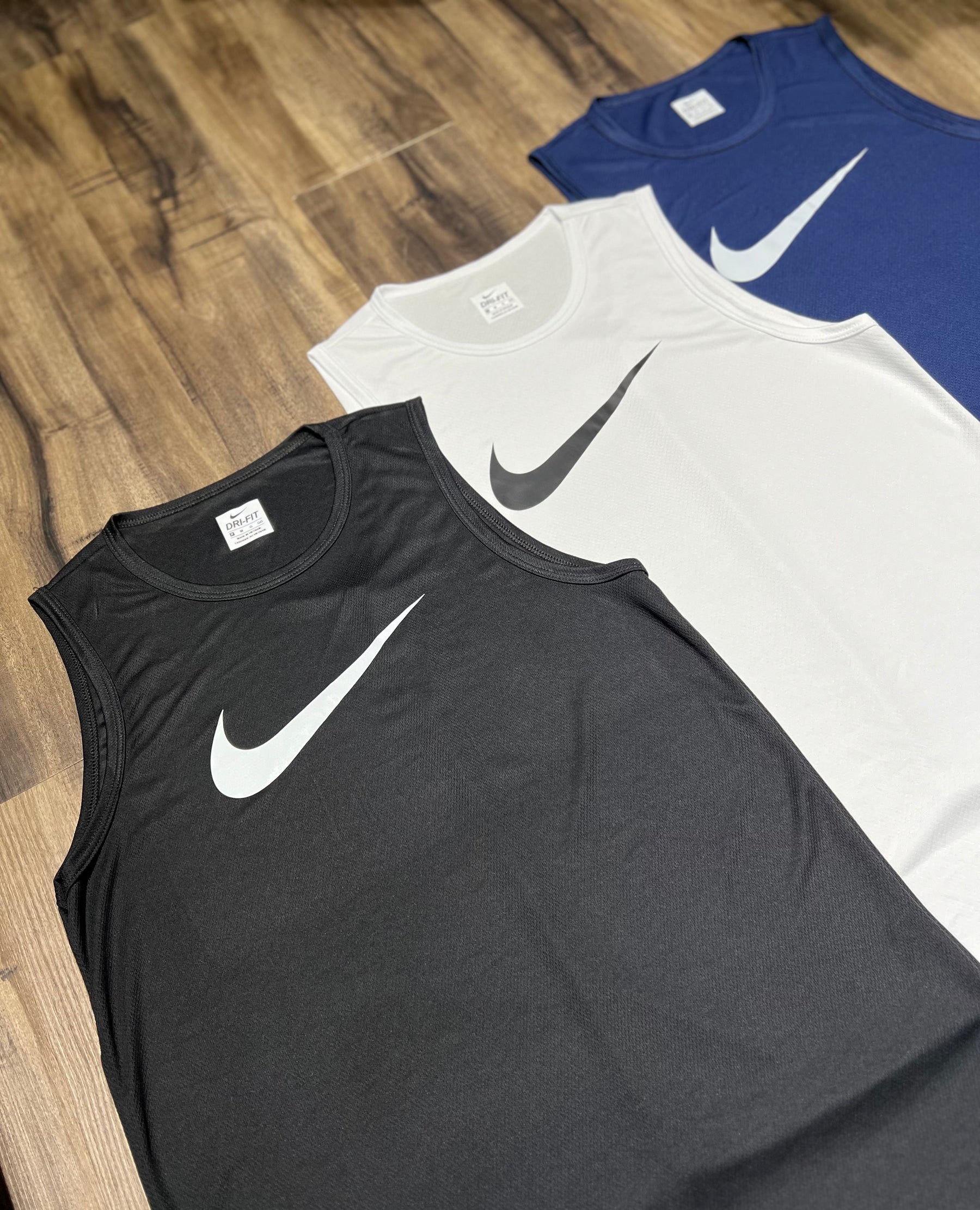 Kit com 3 regatas nike dri-fit