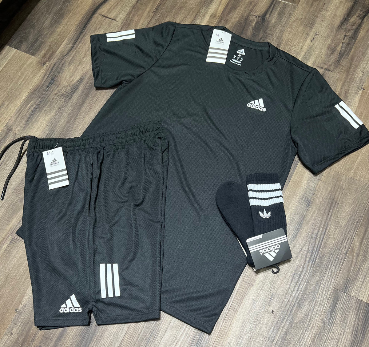 Oferta Kit adidas camiseta shorts e meia