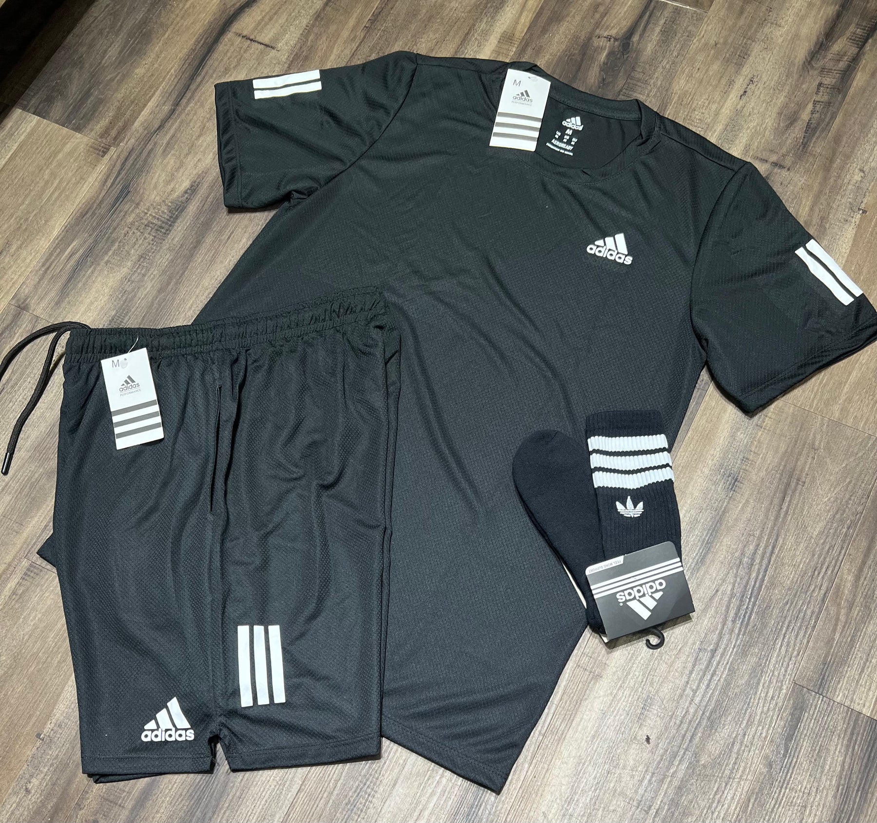 Oferta Kit adidas camiseta shorts e meia