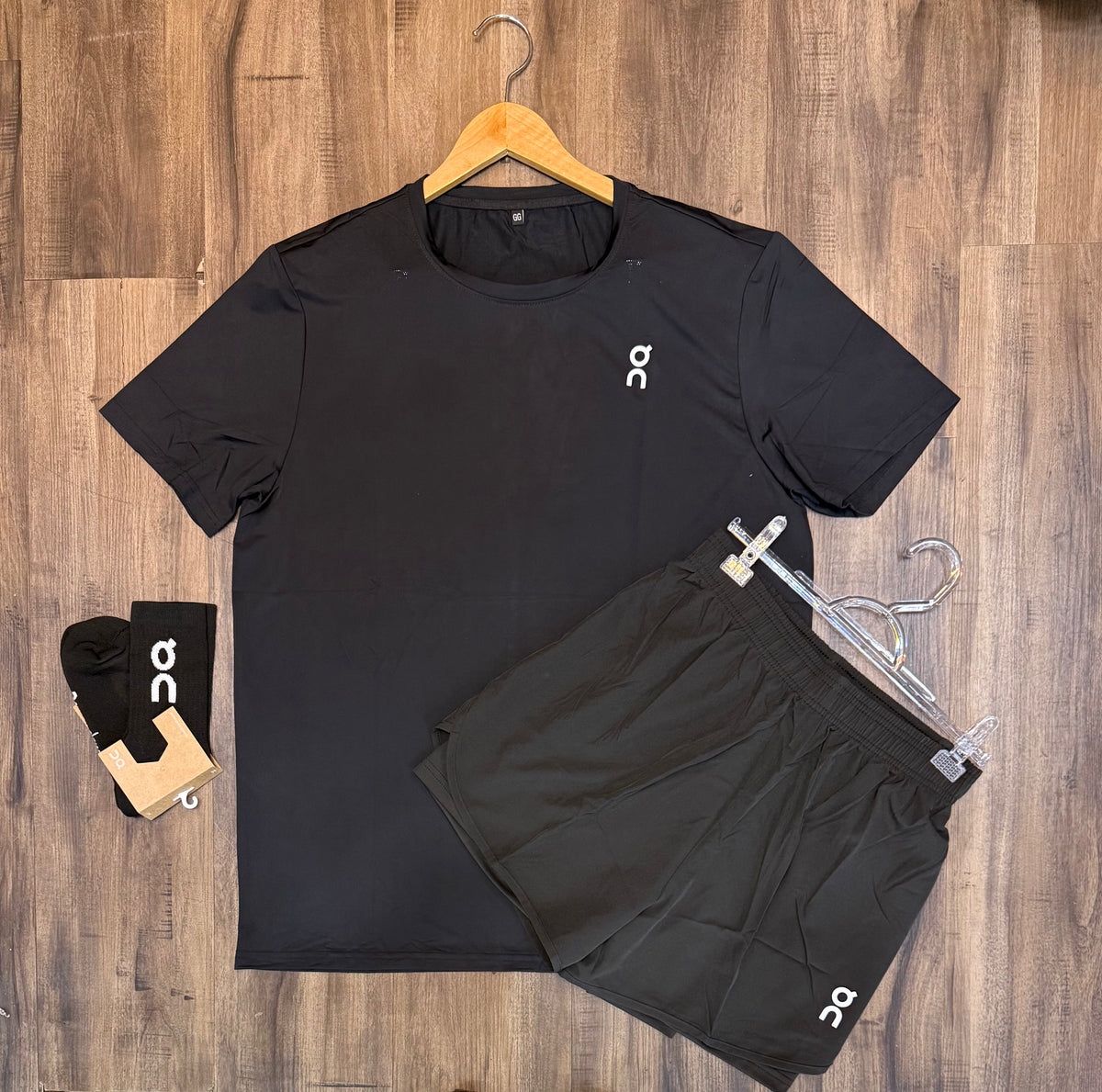 Conjunto ( ON ) camiseta, shorts e meia compressão