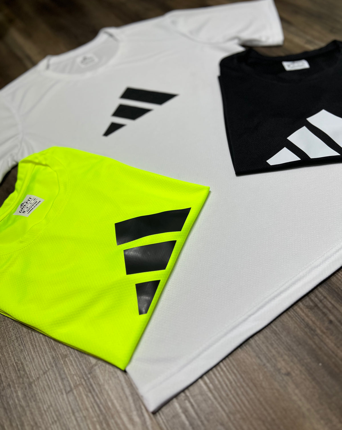 Kit com 3 camisetas adidas dri-fit