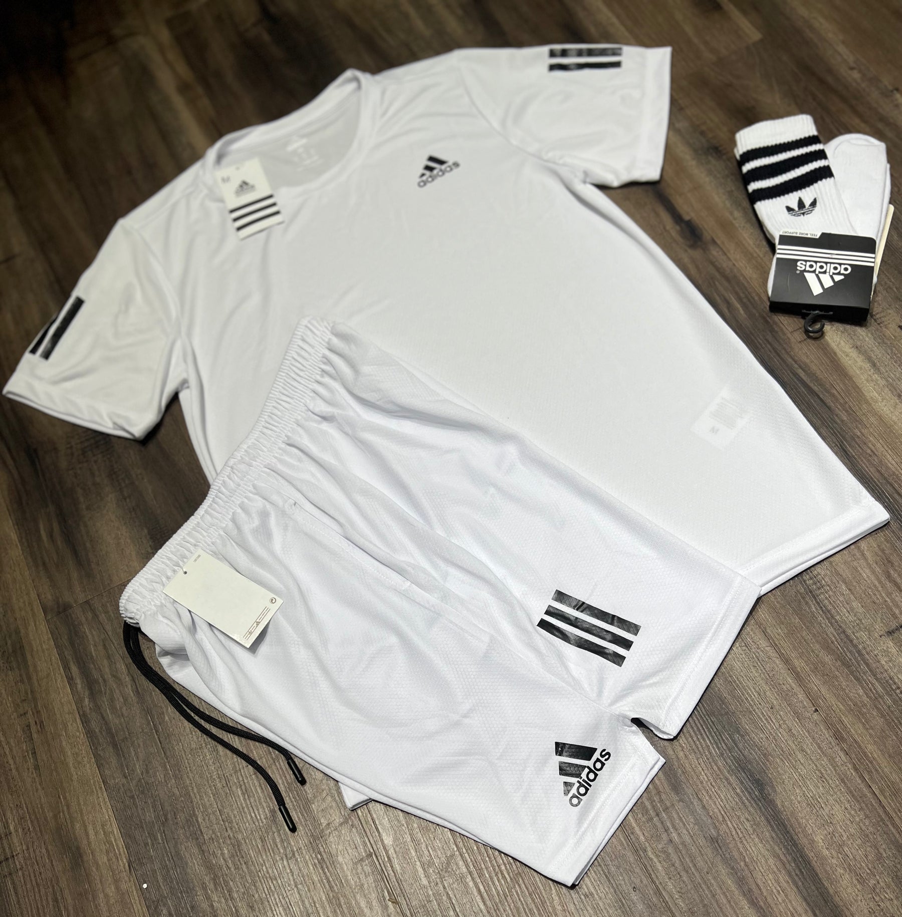 Oferta Kit adidas camiseta shorts e meia