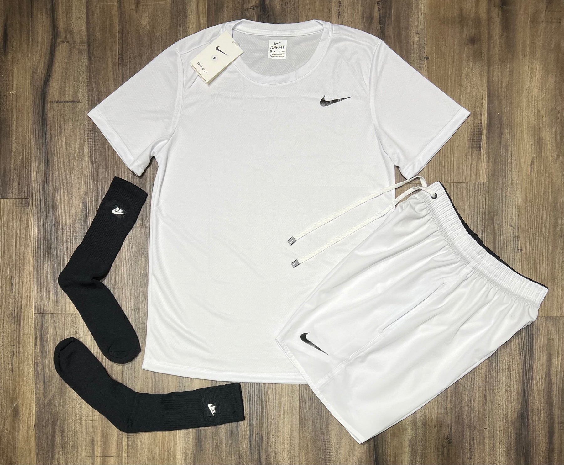 Oferta Kit nike camiseta shorts e meia