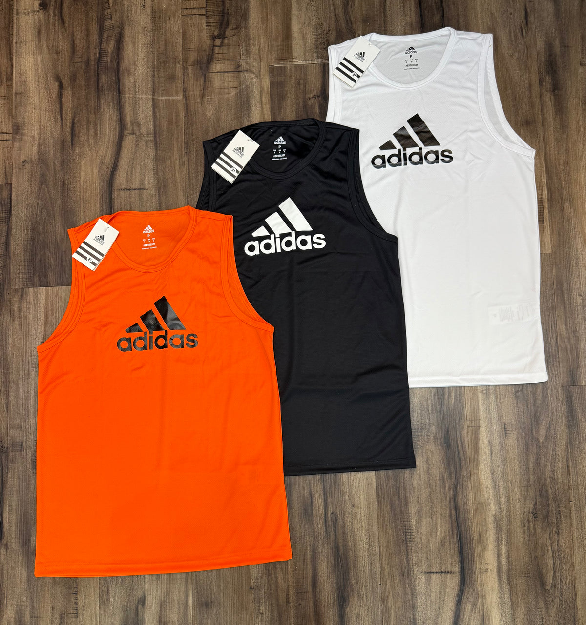 Kit com 3 regatas adidas dri-fit