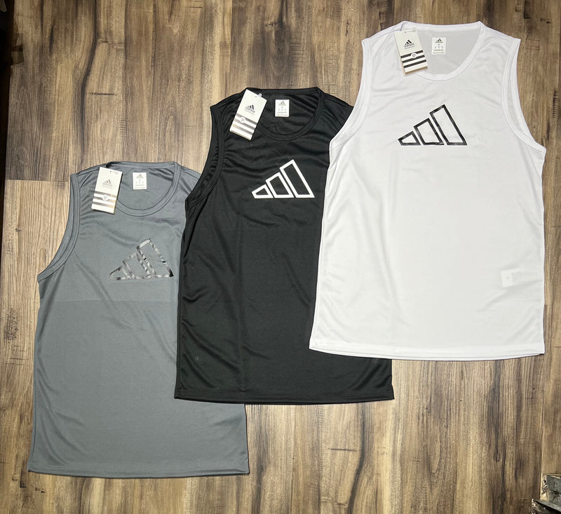 Kit com 3 regatas adidas dri-fit