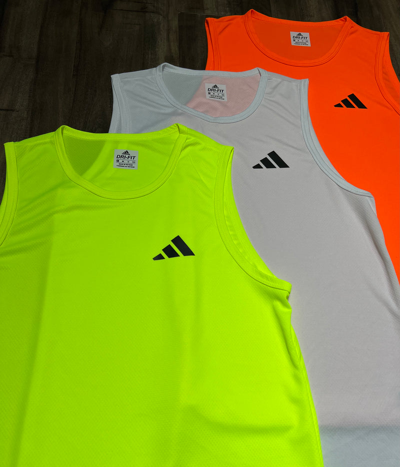 Kit com 3 regatas adidas dri-fit