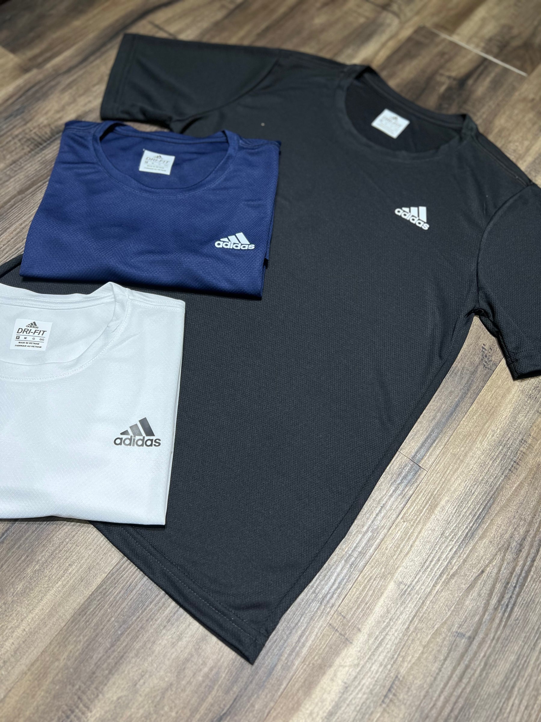 Kit com 3 camisetas adidas dri-fit