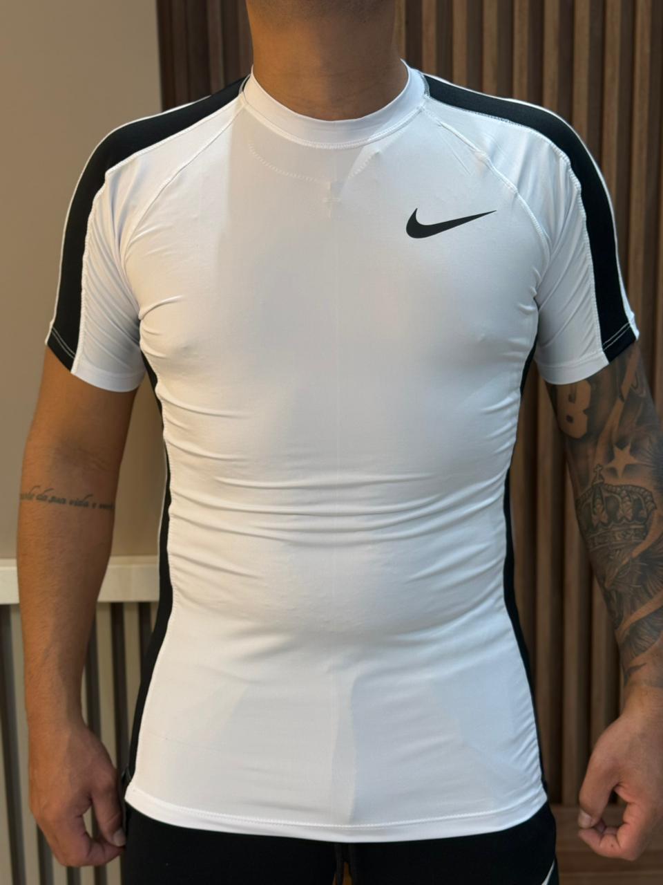 Camiseta Térmica Nike Lançamento Compressão