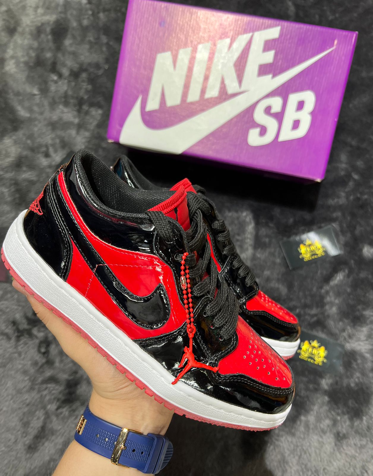 Jordan 1 Low  Vermelho Lançamento + relógio de Brinde